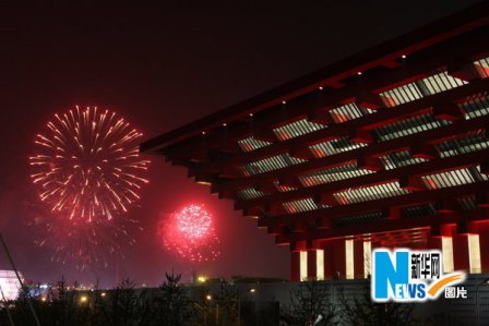 The skies over the Pudong New Area of Shanghai - home of the World Expo - lit up in a display of pyrotechnic brilliance last night. If the trial run is anything to go by, Friday night's fireworks to usher in the long-anticipated opening of the six-month Expo will go off with a bang ... well, many bangs. And the Shanghai Meteorological Bureau said yesterday we can expect slightly cloudy, fine and warm weather on Friday and Saturday, just the ticket for a wow-factor World Expo.